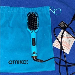 Amika mini straightening brush